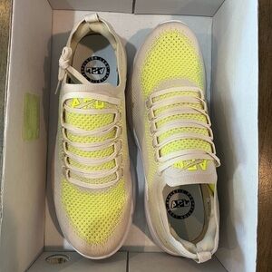 NEW APL Men’s TechLoom Breeze Beach / Energy / White Size 8.5 women 10